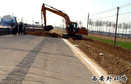 點擊查看詳細信息標題：山西外環路施工中的雙向塑料土工格柵 閱讀次數：5749